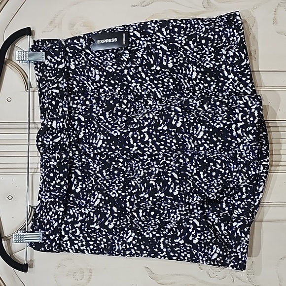 NWT Express Black Abstract Pattern Shortie Super High Rise Shorts Sz 4 - Picture 1 of 7